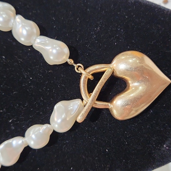 🔹️PIPER K🔹️ VIRAL 21" NECKLACE WITH PEARLS AND A HEART IN MATTE GOLD - Picture 12 of 17